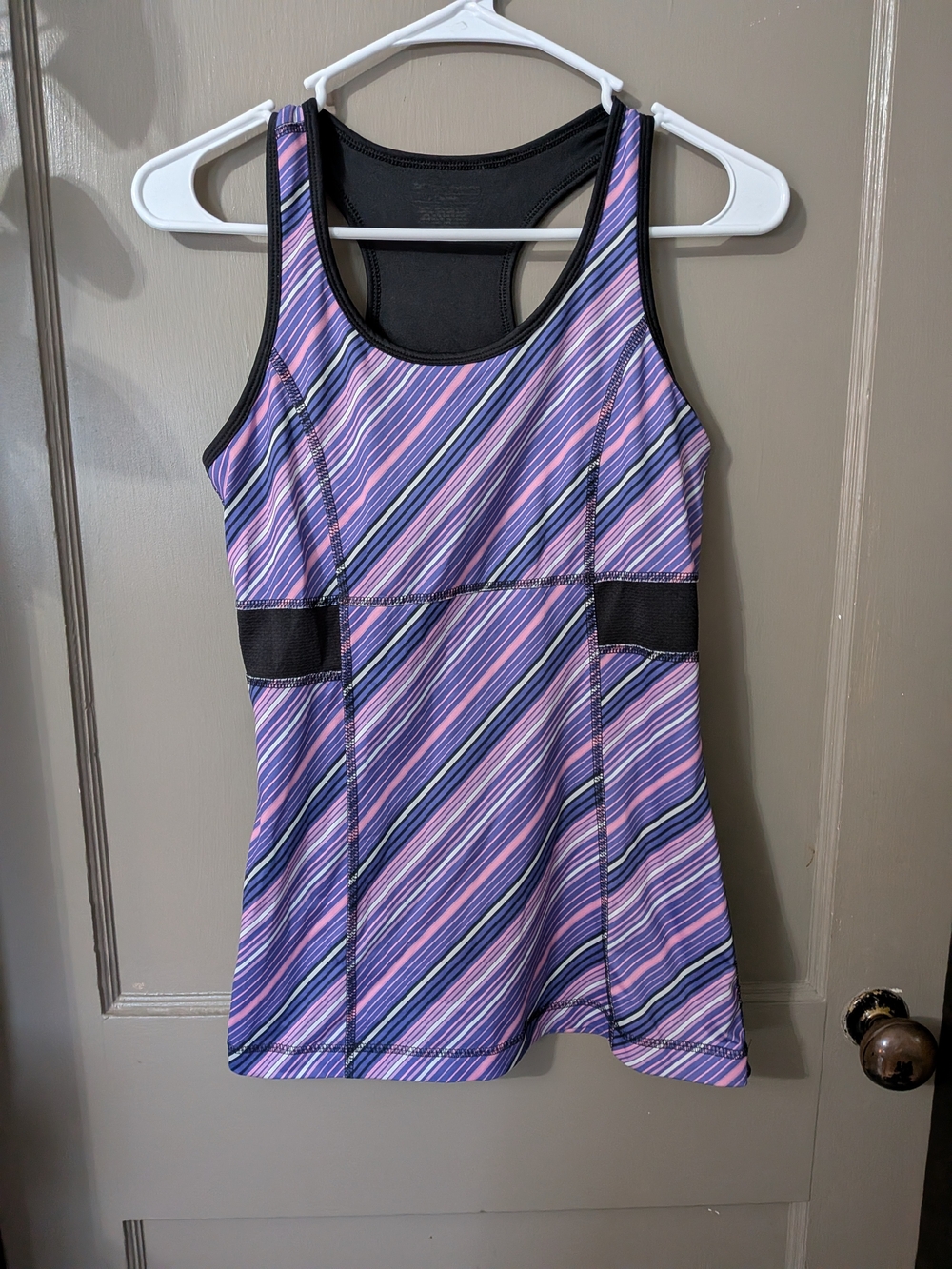 Lululemon Striped Sports Top in Purple & Pink. Build In Soorts Bra